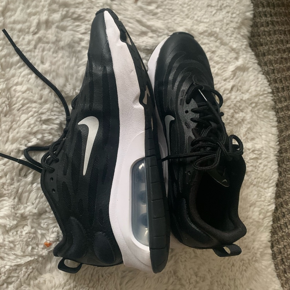 NEW (no tags) Nike Air Max sneakers